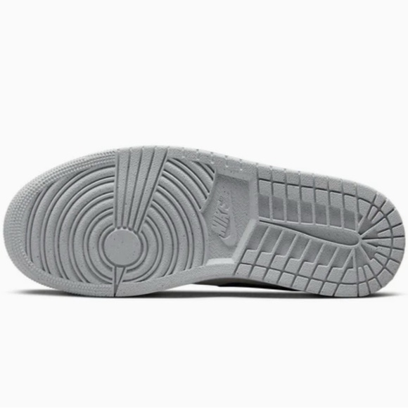 Air Jordan 1 low SE - Picture 4 of 9